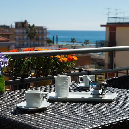Hotel Ristorante La Marina Mhotelsgroup San Bartolomeo Al Mare Exterior foto