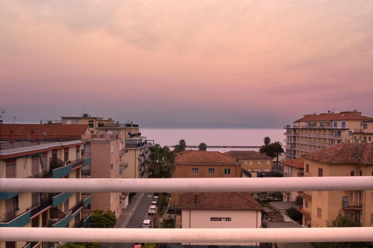 Hotel Ristorante La Marina Mhotelsgroup San Bartolomeo Al Mare Exterior foto