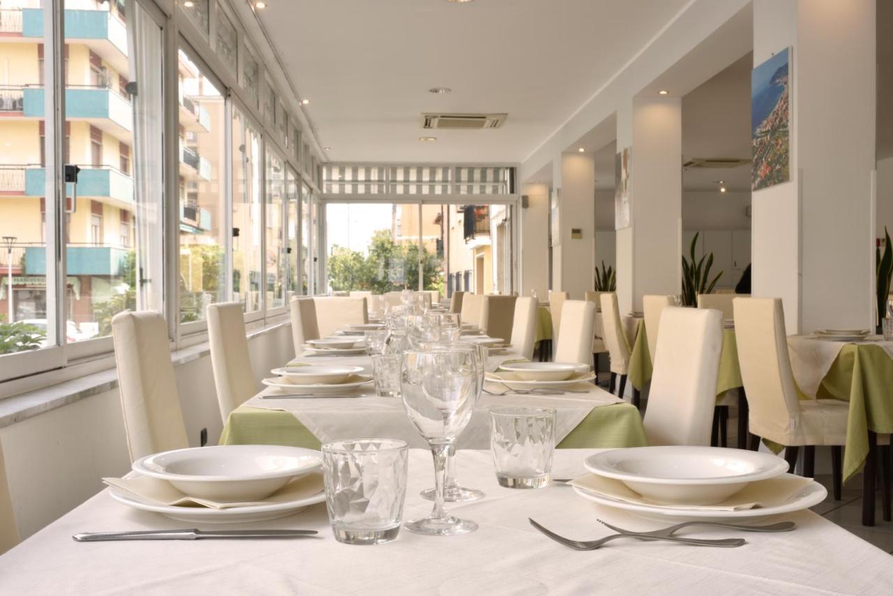 Hotel Ristorante La Marina Mhotelsgroup San Bartolomeo Al Mare Exterior foto