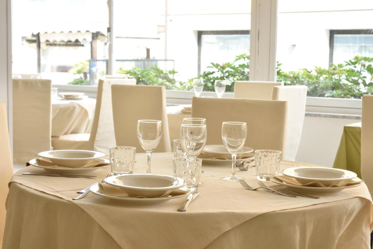 Hotel Ristorante La Marina Mhotelsgroup San Bartolomeo Al Mare Exterior foto