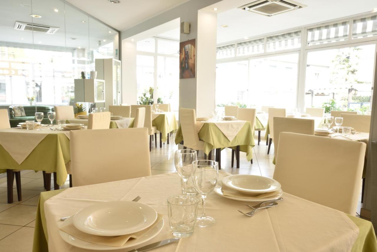 Hotel Ristorante La Marina Mhotelsgroup San Bartolomeo Al Mare Exterior foto