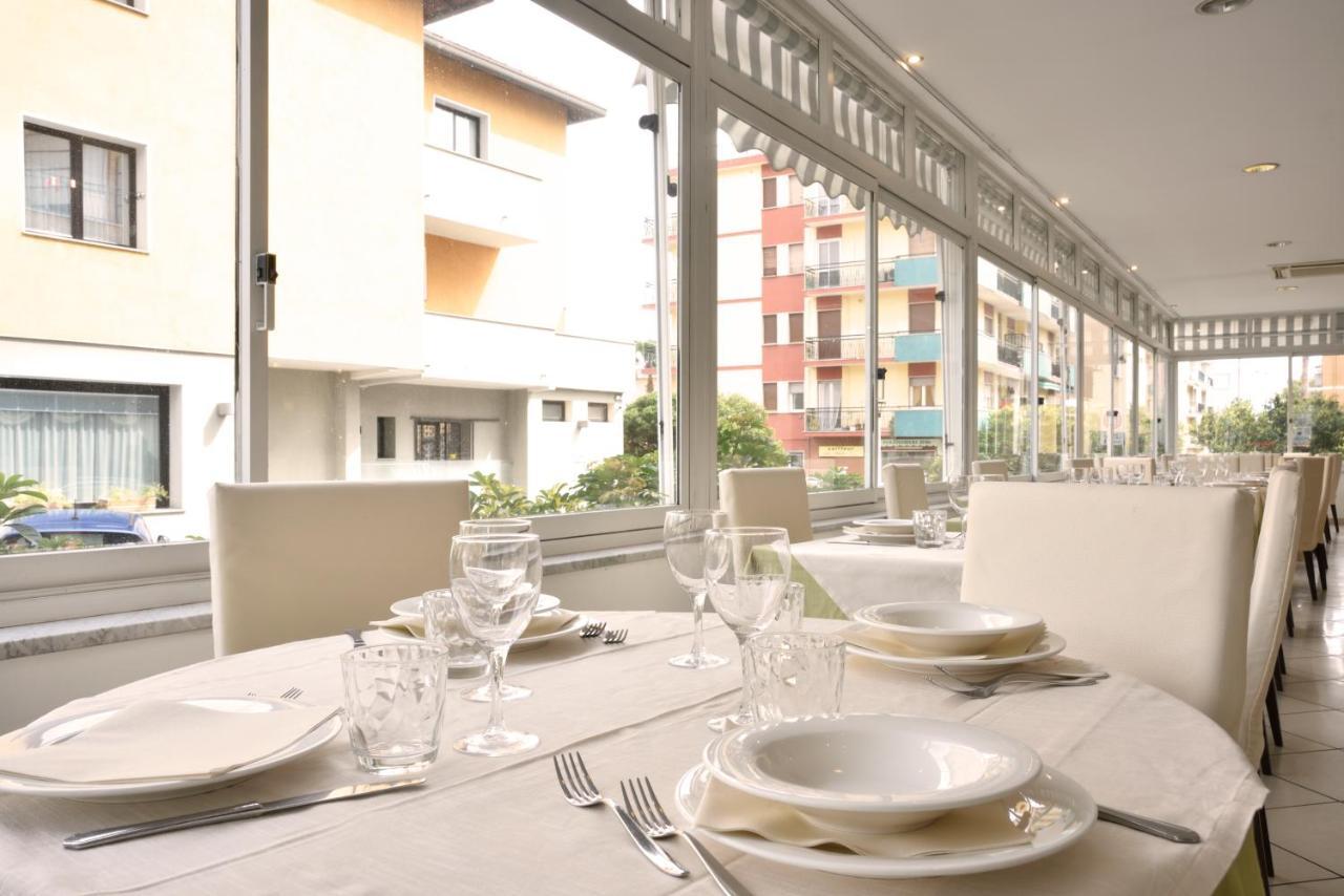Hotel Ristorante La Marina Mhotelsgroup San Bartolomeo Al Mare Exterior foto