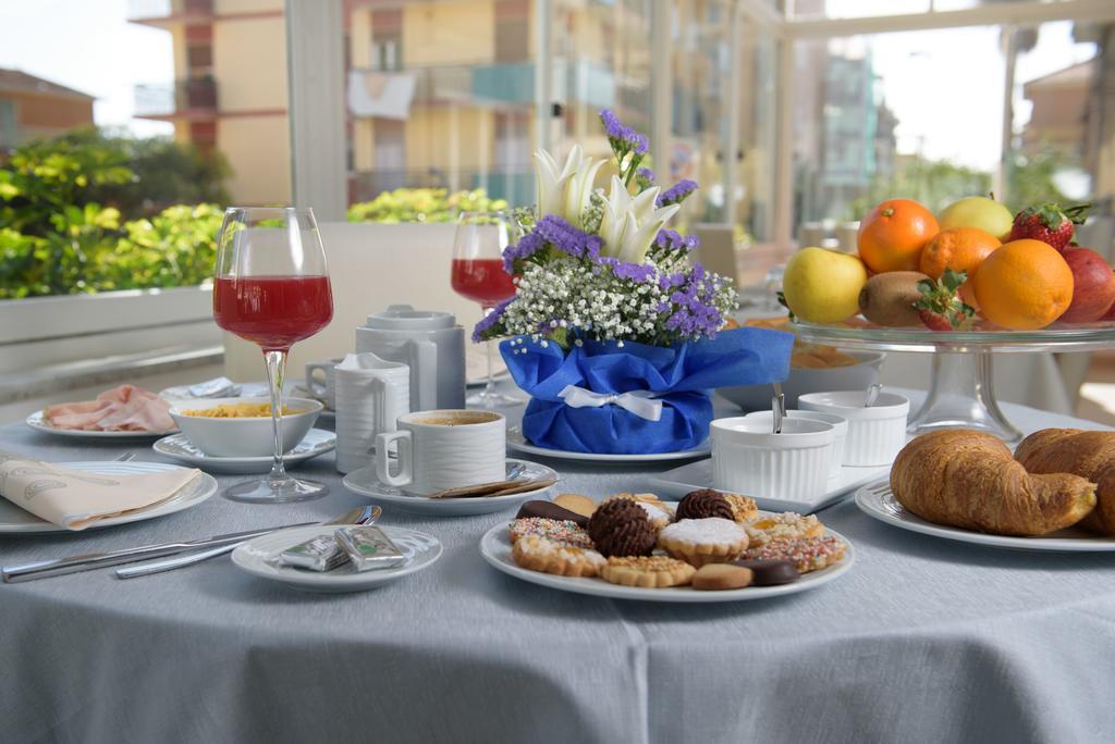 Hotel Ristorante La Marina Mhotelsgroup San Bartolomeo Al Mare Exterior foto