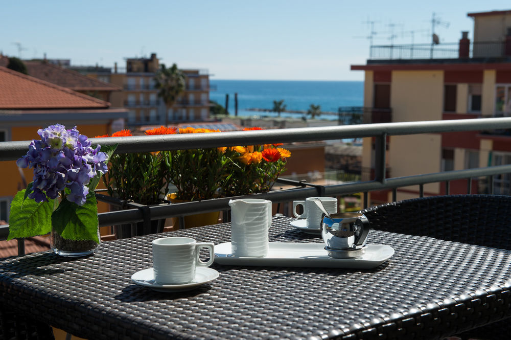 Hotel Ristorante La Marina Mhotelsgroup San Bartolomeo Al Mare Exterior foto